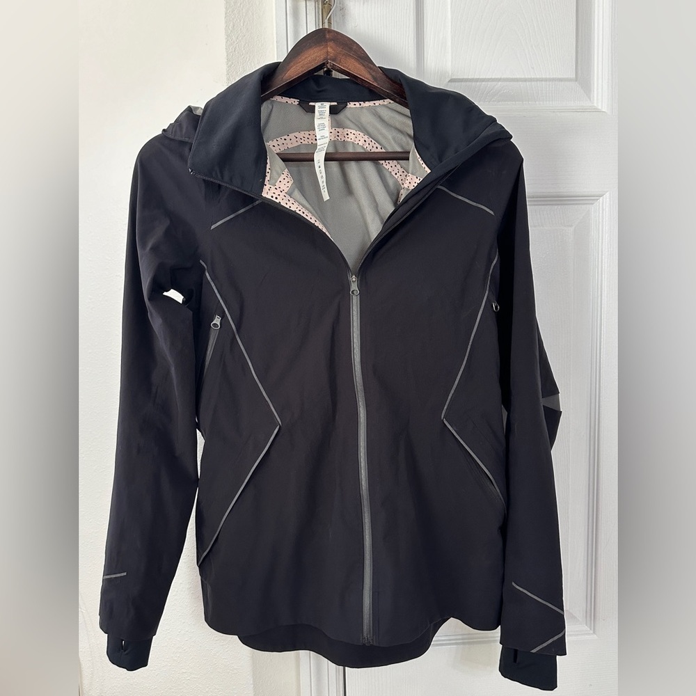 LLululemon Runaway Jacket in Black, size 4